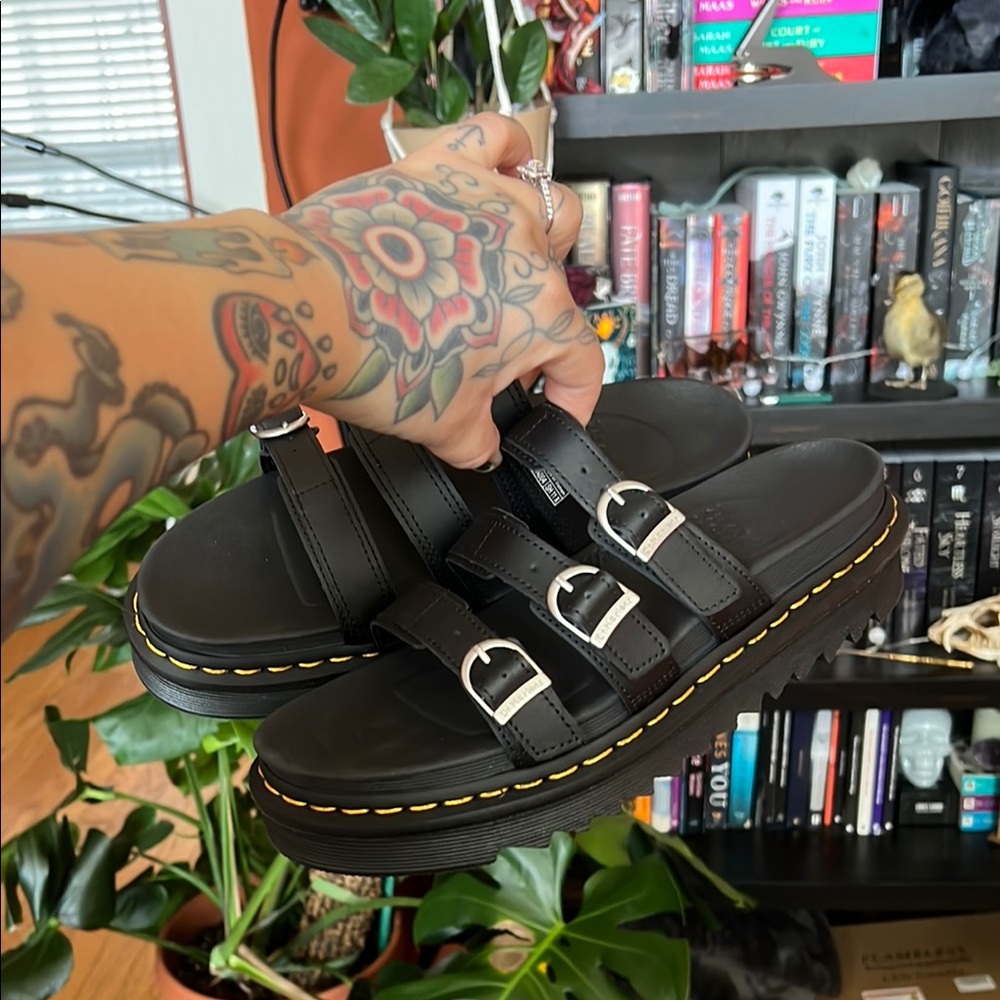 DR MARTENS BLAIRE LEATHER SLIDE SANDALS W10